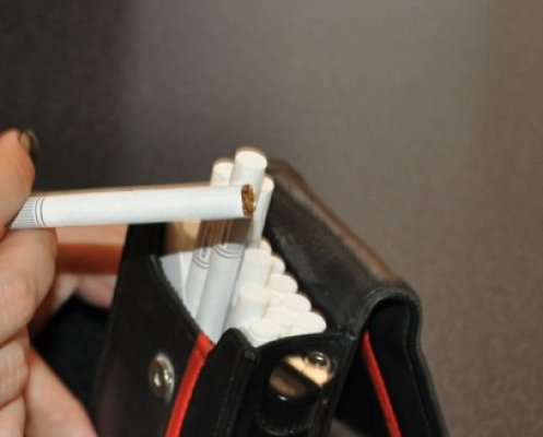 Hoţii din Cernavodă se tratează regeşte: mănâncă, fumează, fac şi baie